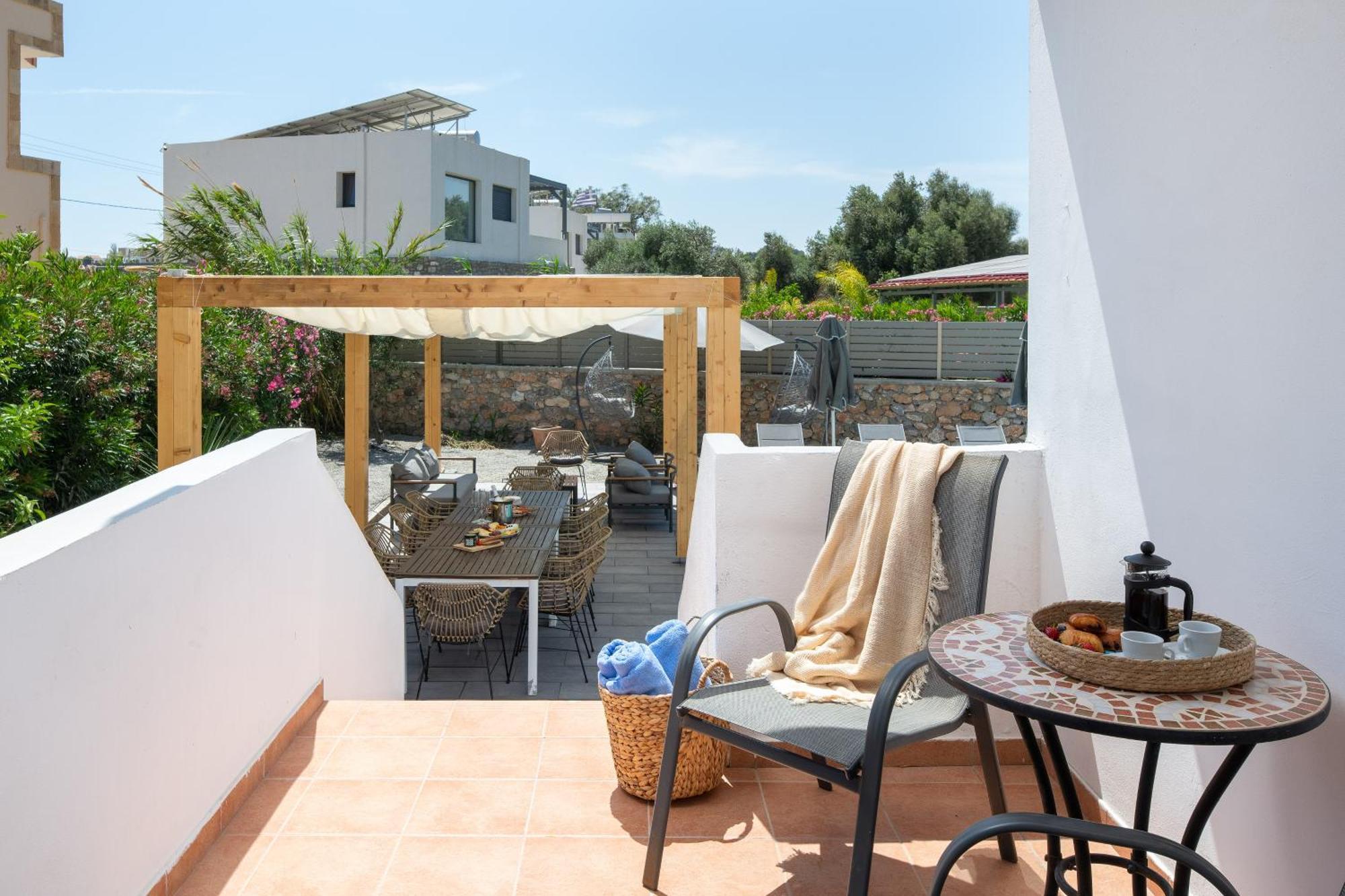 Bella With Private Pool And Hot Tub * Лардос