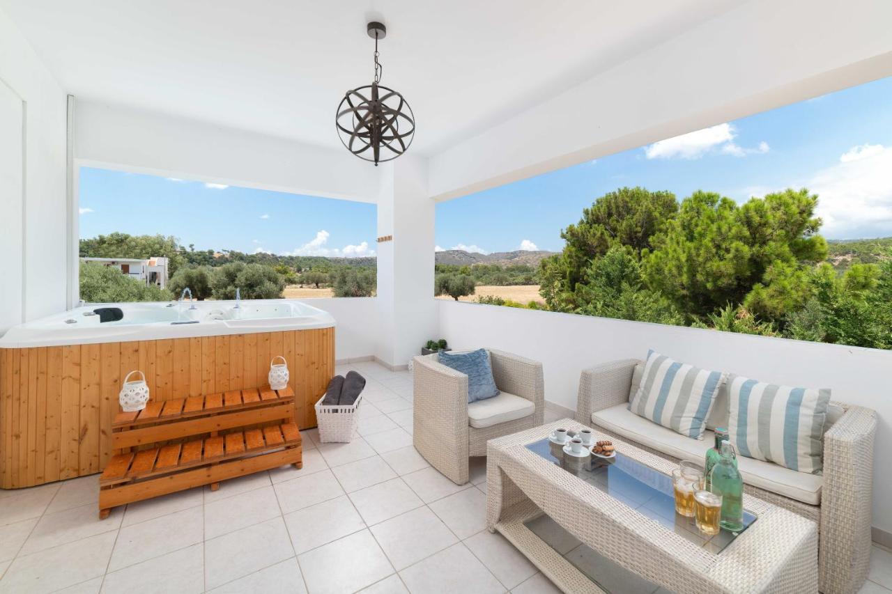 Bella With Private Pool And Hot Tub Вилла